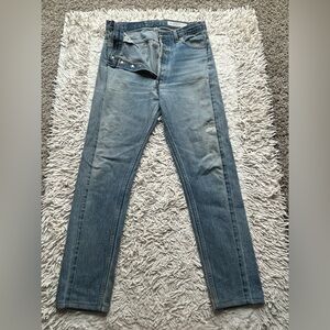 VINTAGE LEVI'S 501s
CRAFTED IN U.S.A.

LIMITED EDITION
MADE FROM vintage Levi